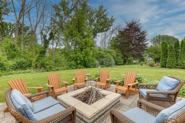 820 W Clovernook LANE, Glendale, WI 53217