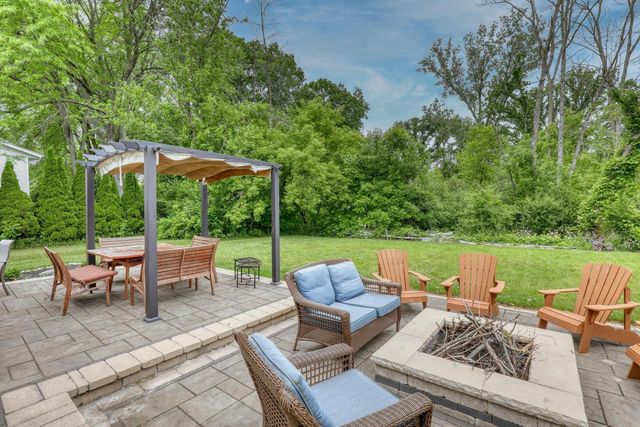 820 W Clovernook LANE, Glendale, WI 53217