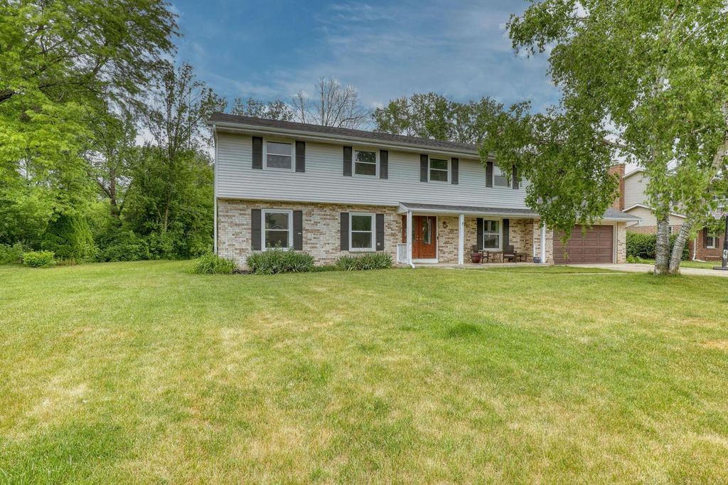 820 W Clovernook LANE, Glendale, WI 53217