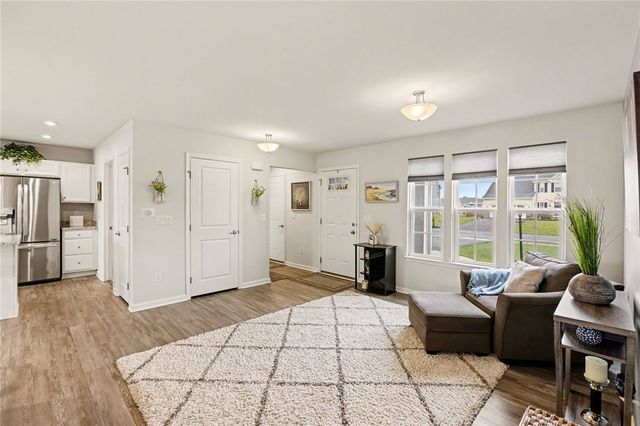 5978 Ivory Drive Drive, Farmington, NY 14425