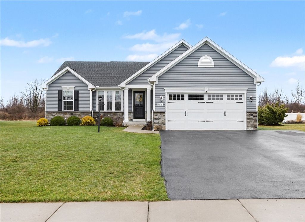 5978 Ivory Drive Drive, Farmington, NY 14425