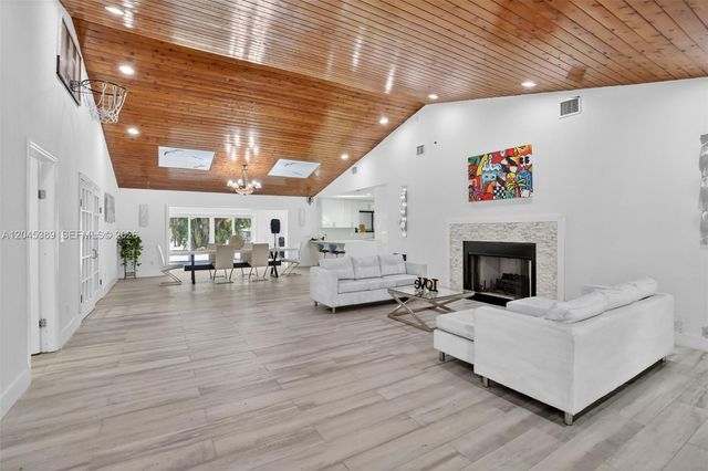 14401 SW 23rd St, Davie, FL 33325