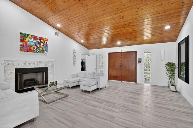 14401 SW 23rd St, Davie, FL 33325