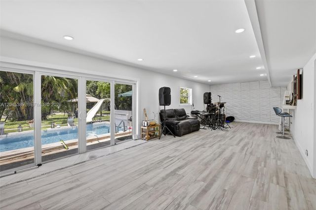 14401 SW 23rd St, Davie, FL 33325