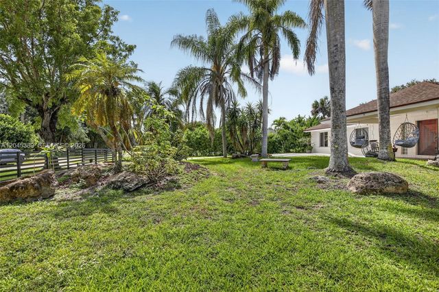 14401 SW 23rd St, Davie, FL 33325