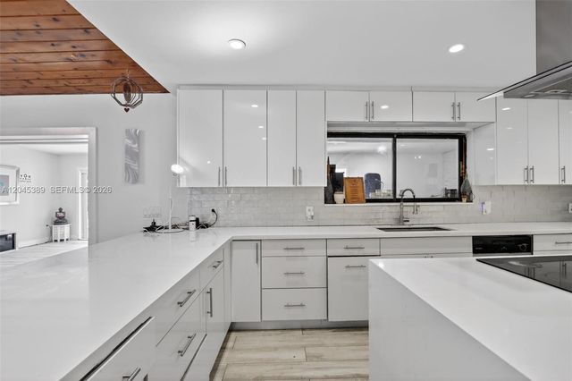 14401 SW 23rd St, Davie, FL 33325