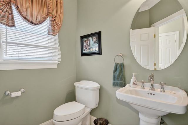 18 Manchester Dr, Wrentham, MA 02093