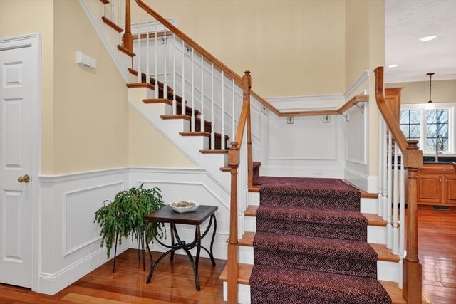 18 Manchester Dr, Wrentham, MA 02093