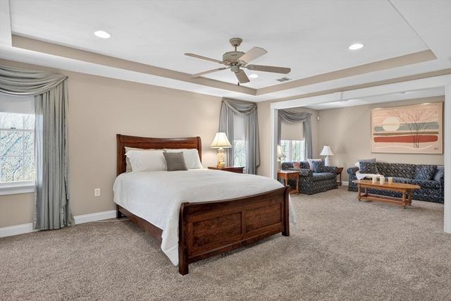 18 Manchester Dr, Wrentham, MA 02093