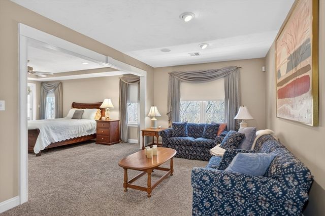 18 Manchester Dr, Wrentham, MA 02093