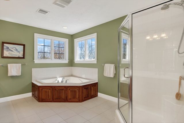 18 Manchester Dr, Wrentham, MA 02093