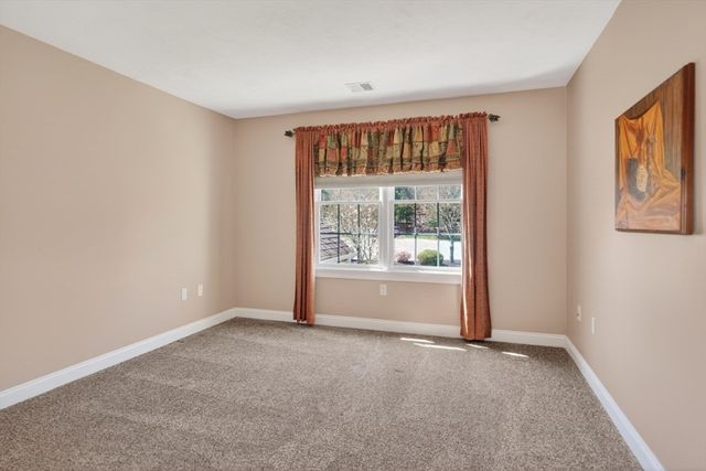 18 Manchester Dr, Wrentham, MA 02093