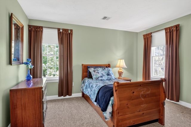 18 Manchester Dr, Wrentham, MA 02093