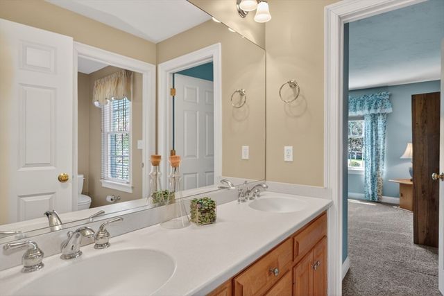 18 Manchester Dr, Wrentham, MA 02093