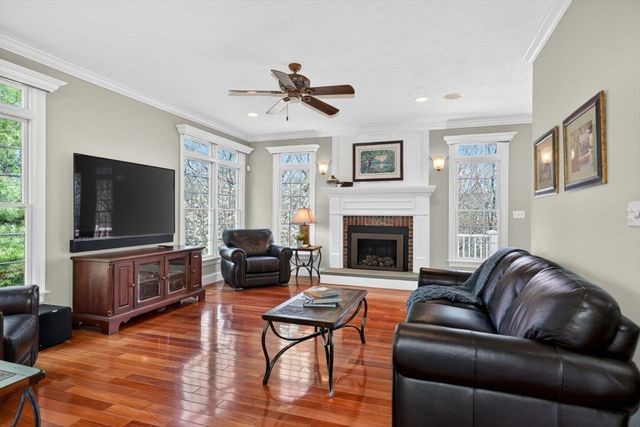 18 Manchester Dr, Wrentham, MA 02093