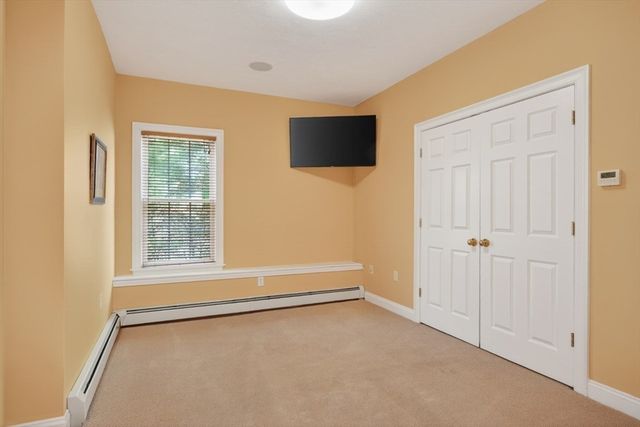 18 Manchester Dr, Wrentham, MA 02093
