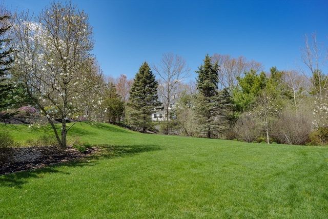 18 Manchester Dr, Wrentham, MA 02093
