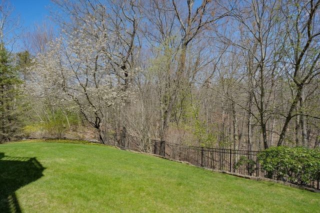 18 Manchester Dr, Wrentham, MA 02093