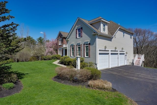 18 Manchester Dr, Wrentham, MA 02093