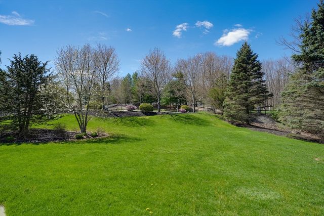 18 Manchester Dr, Wrentham, MA 02093