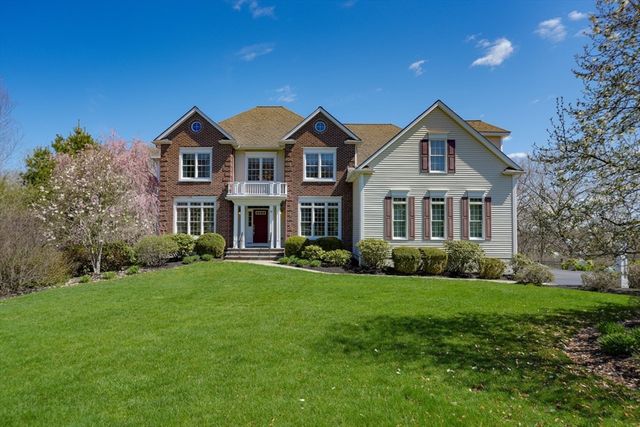 18 Manchester Dr, Wrentham, MA 02093