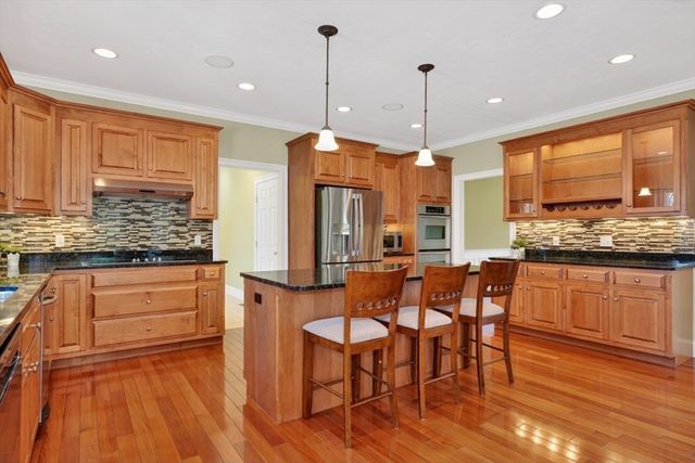18 Manchester Dr, Wrentham, MA 02093