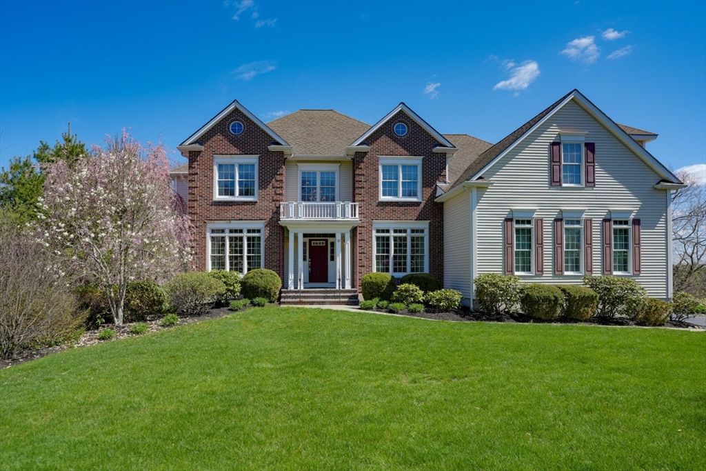 18 Manchester Dr, Wrentham, MA 02093