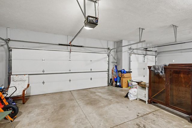 54825 Black Oak Court, Bristol, IN 46507