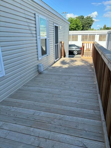 820 S Chinowth Road 80, Visalia, CA 93277