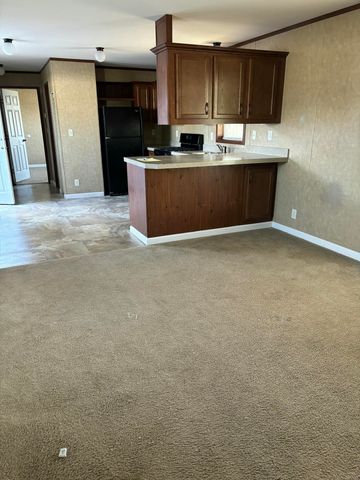 820 S Chinowth Road 80, Visalia, CA 93277