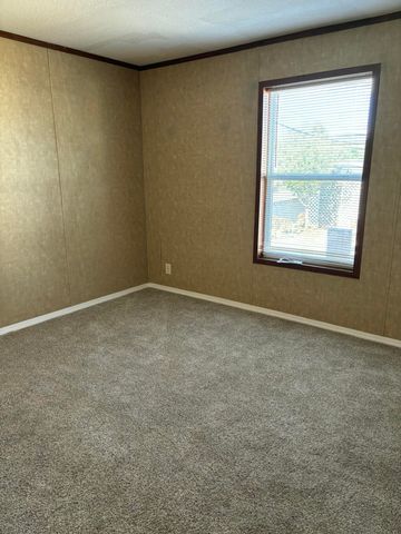 820 S Chinowth Road 80, Visalia, CA 93277