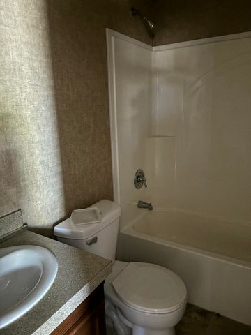 820 S Chinowth Road 80, Visalia, CA 93277