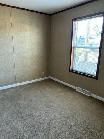 820 S Chinowth Road 80, Visalia, CA 93277