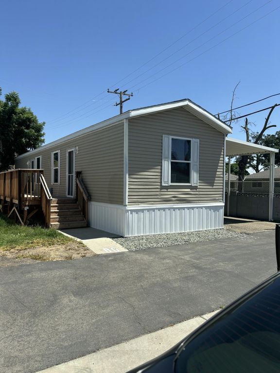 820 S Chinowth Road 80, Visalia, CA 93277