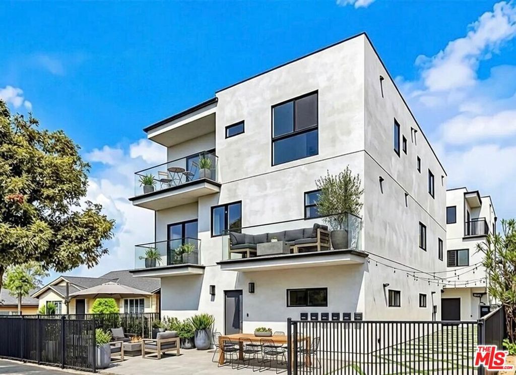 4701 Saturn Street, Los Angeles, CA 90019