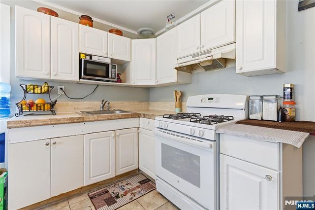 166 W Demarest Avenue, Englewood, NJ 07631