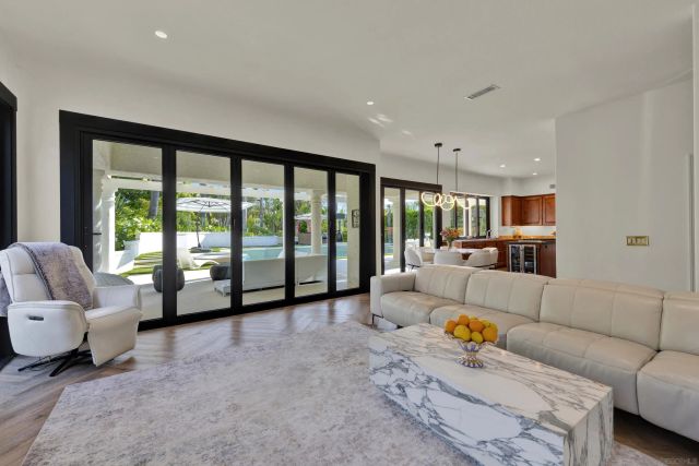 1563 Andorre Gln, Escondido, CA 92029