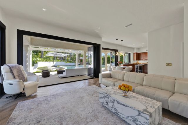 1563 Andorre Gln, Escondido, CA 92029