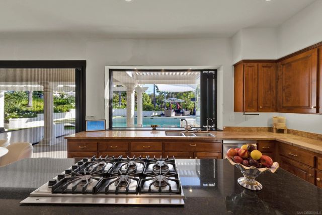 1563 Andorre Gln, Escondido, CA 92029