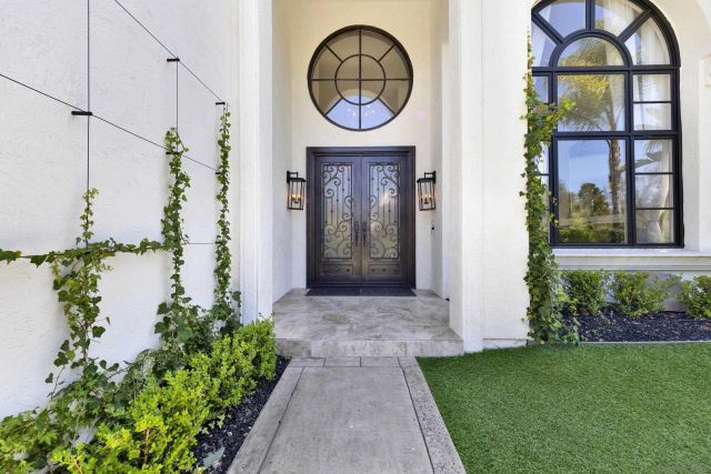 1563 Andorre Gln, Escondido, CA 92029