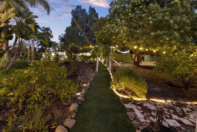 1563 Andorre Gln, Escondido, CA 92029