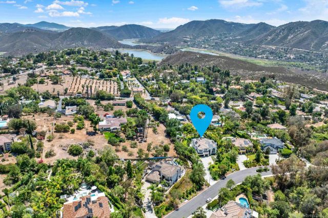 1563 Andorre Gln, Escondido, CA 92029