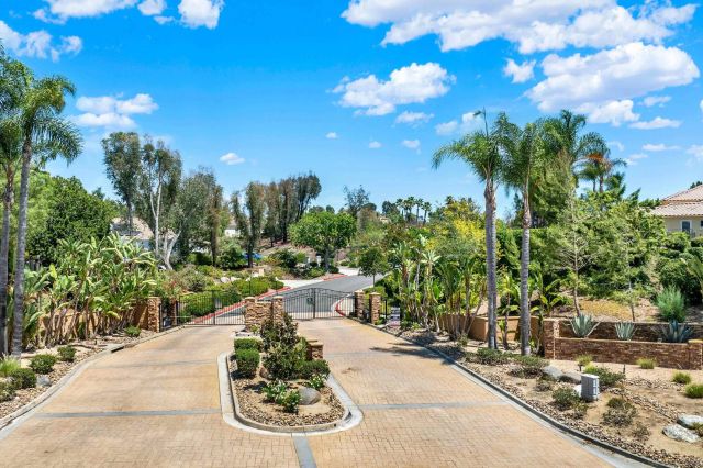 1563 Andorre Gln, Escondido, CA 92029