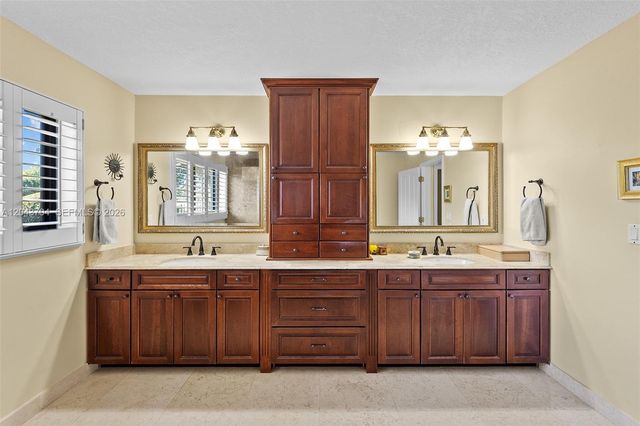 7430 SW 142nd Terrace, Palmetto Bay, FL 33158