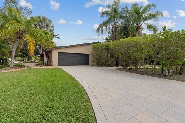 7430 SW 142nd Terrace, Palmetto Bay, FL 33158