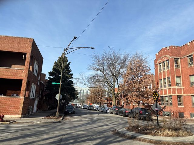 2665 W Medill Avenue, Chicago, IL 60647