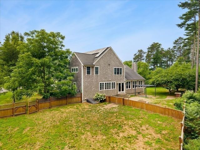 22 Red Pine Ln, Wareham, MA 02571
