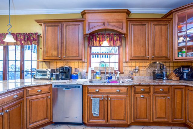 2082 Miller Road, Huntington, WV 25701