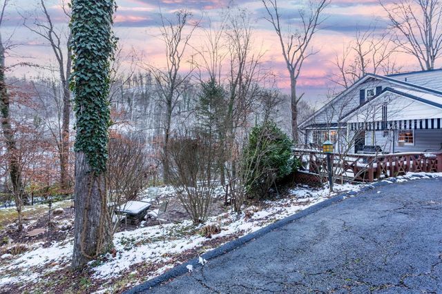 2082 Miller Road, Huntington, WV 25701