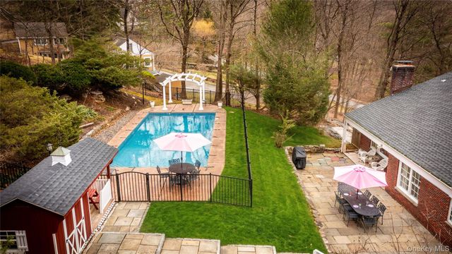 15 Stephenson Terrace, Briarcliff Manor, NY 10510